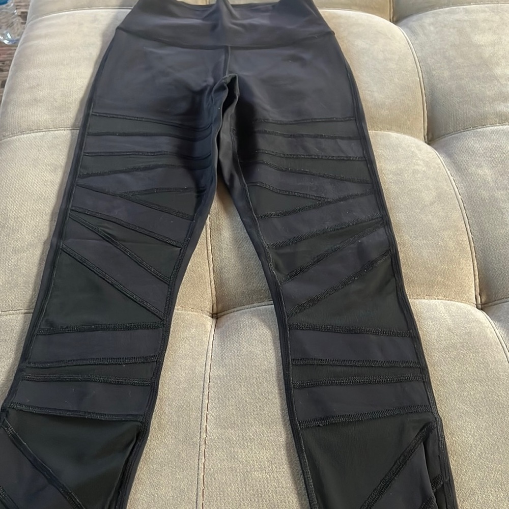 Lululemon wunder under 25” high waist mesh detail size 2